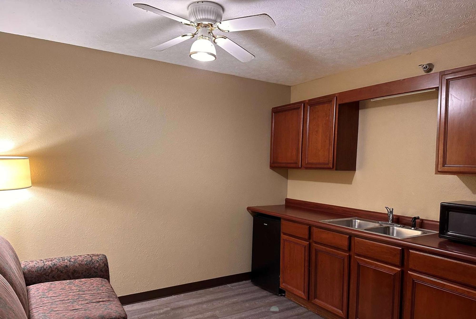 מלון Super 8 By Wyndham Bellefontaine מראה חיצוני תמונה