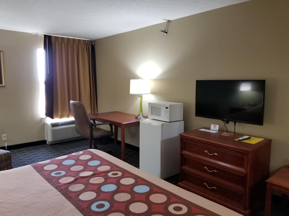 מלון Super 8 By Wyndham Bellefontaine חדר תמונה